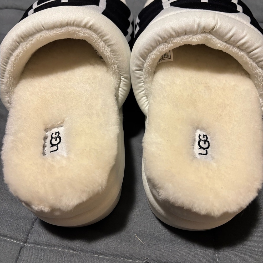 UGG Treadlite White Chunky Platform Slides Women’s Size 8 - Picture 2 of 8